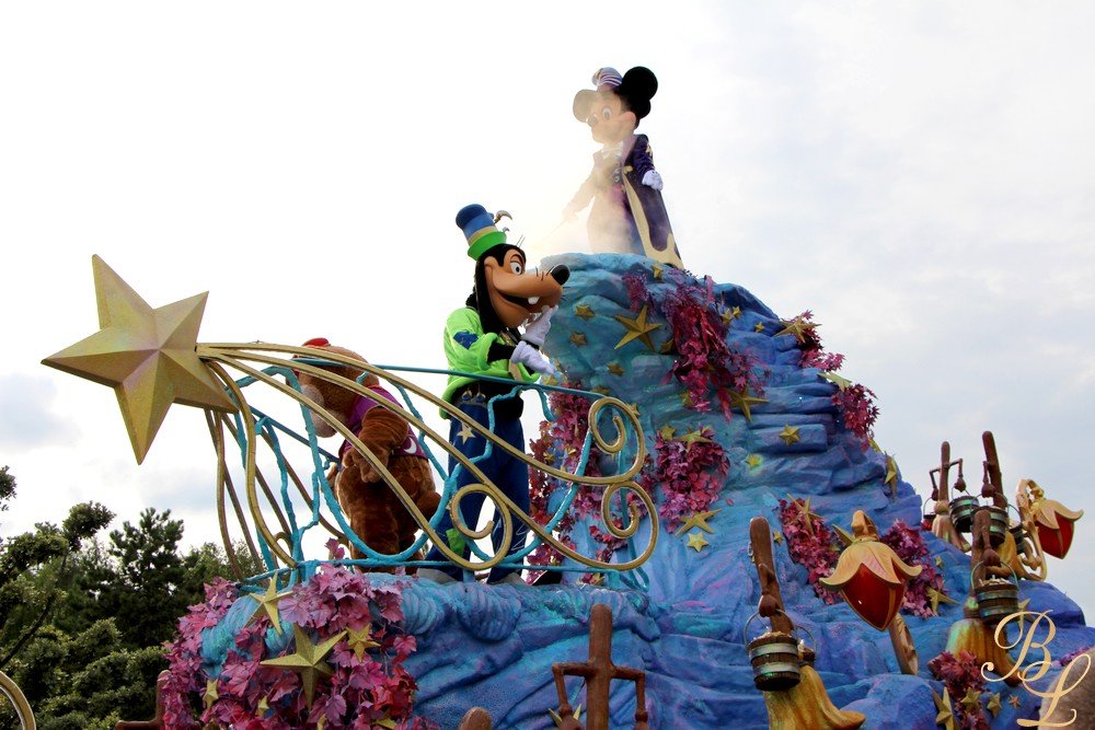 DISNEYLAND PARADE