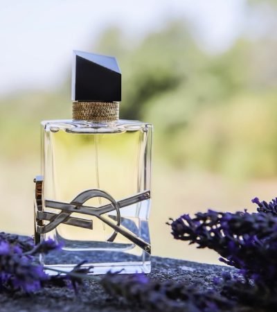 comment faire tenir son parfum toute la journée